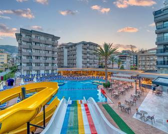 Kahya Hotel - אלניה - בריכה