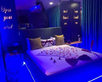 Motel Emoções - Grijo - Ložnice