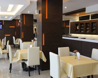 S Tara Grand - סוראט תאני - מסעדה