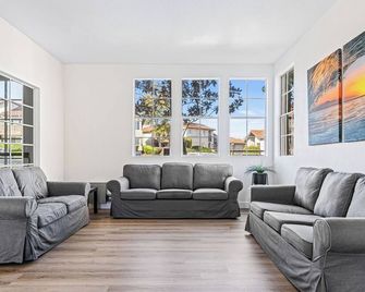 Walk to Beach Pool, Hot Tub, Private Patio, Parking Seabreeze Retreat - Dana Point