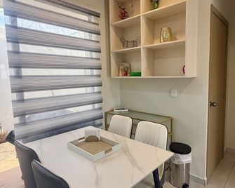 La Joya Verde 1 Bedroom House With Wifi And Ac - 5 Mins From The Airport - Las Hojas - Comedor