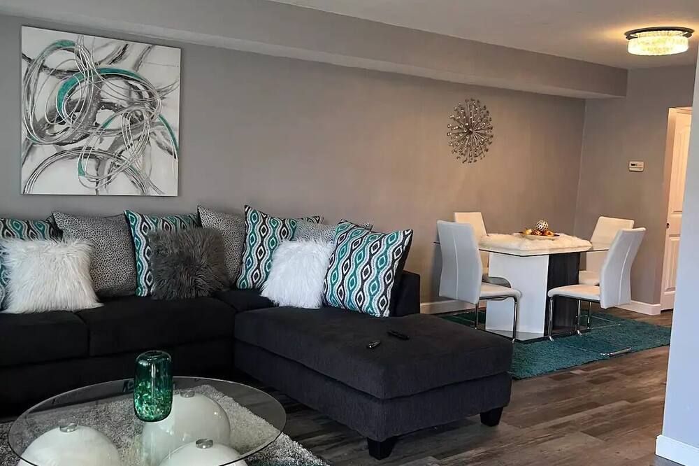 Stylish 2-bedrooms; home away from home! 3 mins from Nazareth Hospital - פילדלפיה - סלון