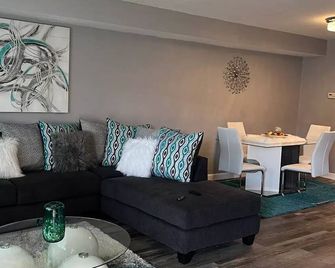 Stylish 2-bedrooms; home away from home! 3 mins from Nazareth Hospital - פילדלפיה - סלון