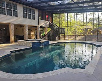 The Pool Palace - Modern 2500 sq ft 2-bdrm apartment w/ an enclosed heated pool! - Bethlehem - Pool