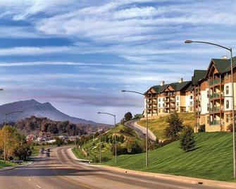 Perfect Tenn! Explore Smoky Mts., Dollywood, & Waterparks From 1br Deluxe Condo - Sevierville - Außenansicht