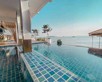 Baan Sailboat Beach Kohlarn - Pattaya - Piscină