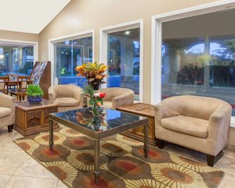 Days Inn by Wyndham Camarillo - Ventura - Camarillo - Lobby