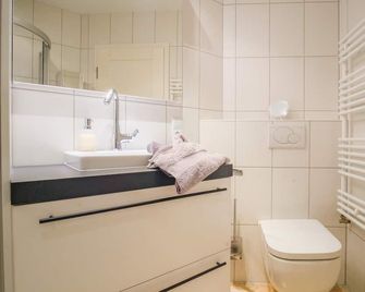 Südstrandhus Urlaub mit Hund Wohnung 2 unten - Borkum - Bathroom
