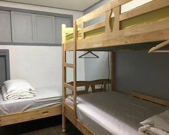 Gyeongju Momojane Guesthouse - Gyeongju - Bedroom