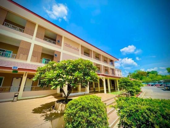 Tokyo Hotel - Lop Buri - Building