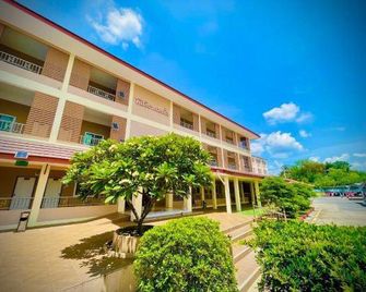 Tokyo Hotel - Lop Buri - Building