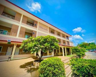Tokyo Hotel - Lop Buri - Building