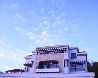 Selena Hotel - Balchik - Building
