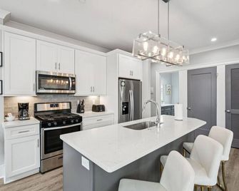 The Ashley Suite at 122 Spring - Charleston - Kitchen