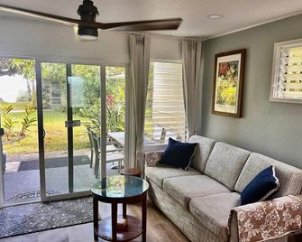Beach front paradise! Kapaa Sands#23 - Kapaa - Living room