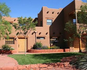 Cathedral Rock View Suite by the Creek - Sedona - Building