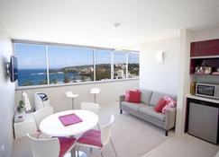 Manly Beach Apartment + Views! - Sydney - Menjador