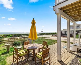 Gorgeous Sunsets, Beach Views & Ocean Views from this Immaculate Property - Narragansett - Innenhof