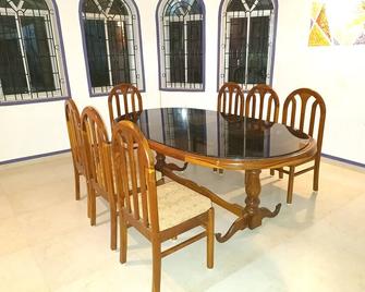 3-bedroom villa near Martin's Corner - Betalbatim - Dining room