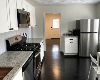 Modern Two Bedroom Condo - Boston - Stoneham - Kitchen