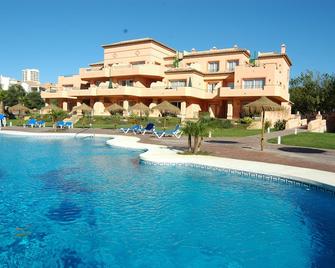 Marbella Beach Resort at Club Playa Real - Marbella - Piscina