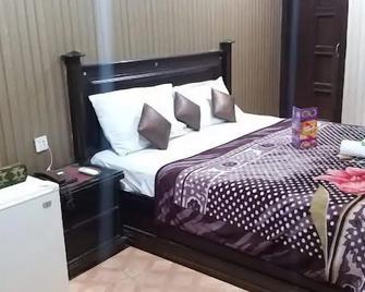 Al Noor Hotel Faisalabad - Faisalābād - Bedroom