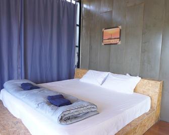 Near Beach Hostel - Adults Only - Choeng Thale - Habitación