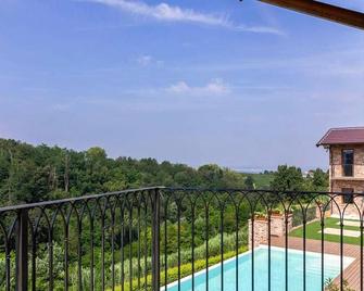 I Quattro Pozzi - La Morra - Balkon