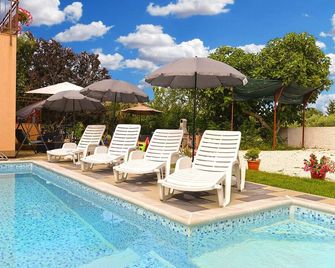 Apartments Olea Phasiana - Fažana - Piscină