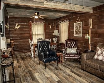 Log Cabin at Sardis Lake - Batesville - Sala de estar