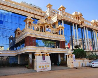 Empires Hotel - Bhubaneswar - Κτίριο