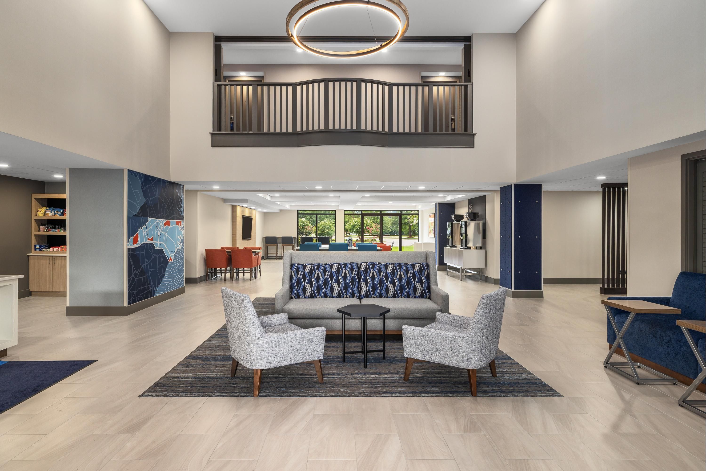 Holiday Inn Express Fayetteville - Fort Bragg By IHG - פאייטוויל - לובי