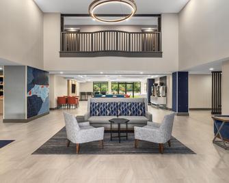 Holiday Inn Express Fayetteville - Fort Bragg By IHG - Fayetteville - Lobby