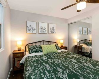 The Good Farm: Barn BnB on 44 acres near Lake Mich - Valparaiso - Спальня