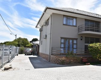34onlincoln Guesthouse - Bellville - Gebouw