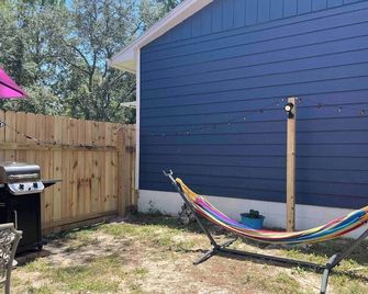 NEW - Hippie Hut Minutes from the Boat Ramp - Homosassa