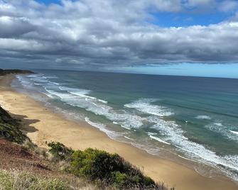 Salty Sage Beach House - Torquay - Beach