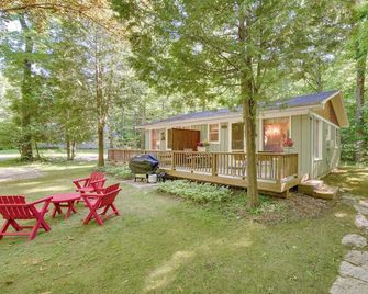 'Pine Cottage' Duplex w/ Deck: Walk to State Park! - Ephraim - Innenhof
