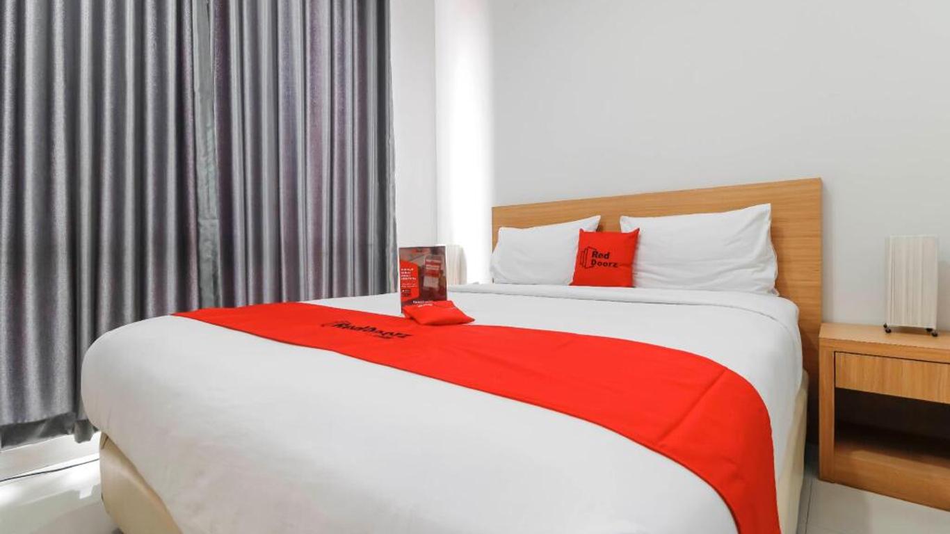 RedDoorz Plus @ Kelapa Dua Kebon Jeruk