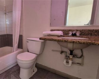 Base Motel By OYO South Tampa - Tampa - Baño