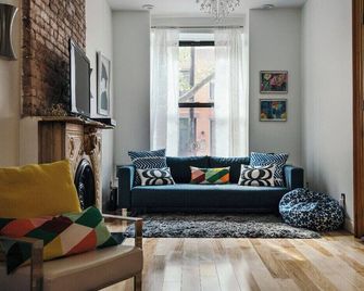 When Modern Meets Renovations Prewar Fort Greene - New York - Living room