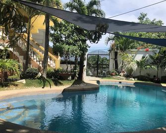 Studio apartment with ocean views and pool - Puerto Galera