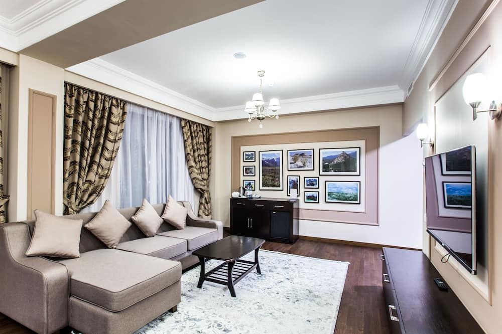 فندق بيست ويسترن بلص أتاكنت بارك - ألماتي - غرفة معيشة