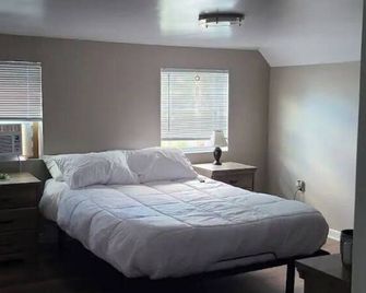 Taste of Country not far from Saratoga Springs Race Track - Ballston Spa - Bedroom