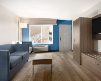 Holiday Inn Express Simi Valley By IHG - Simi Valley - Sypialnia