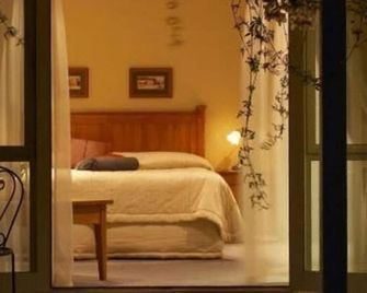 Misty Peaks Boutique Accommodation - Fox Glacier - Bedroom