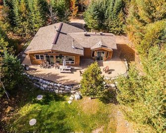 Welcome to the Chalets du Lac Grenier - Chertsey - Bâtiment