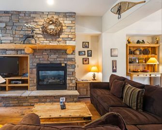 Forest Condominiums by Vail Resorts - Keystone - Living room