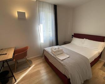 Prato della Valle Apartments - Padua - Bedroom