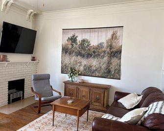 Quaint Quarters in Liberty Wells, 1bd/1ba - Salt Lake City - Wohnzimmer